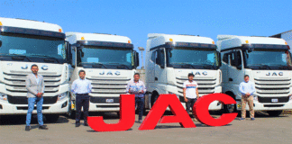 DERCO entrega importante flota de tractos de JAC a la empresa R&J interoceánica para operaciones mineras