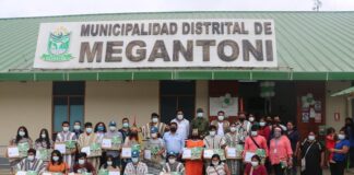 CAMISEA entrega laptops a universitarios del Bajo Urubamba