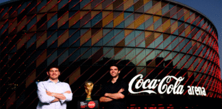 El tour del trofeo de la copa mundial de la FIFA, presentado por COCA-COLA, inicia su viaje global en DUBÁI