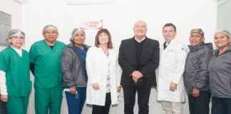 Liga Contra el Cáncer rinde homenaje a past director médico Dr. Raúl Velarde con devele de placa en moderno Centro Quirúrgico