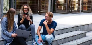 ¿Cuáles son los beneficios de aprender idiomas desde jóvenes?