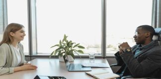 Entorno laboral tóxico: ¿A qué señales prestar atención durante la búsqueda de empleo?