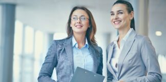 Mujeres en la cima: ¿Cómo es el perfil de las líderes exitosas este 2023?