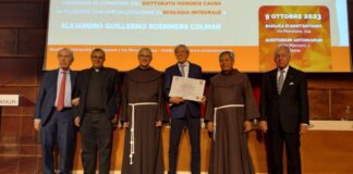 Alejandro Roemmers, primer laico en 800 años de la Orden Franciscana en recibir doctorado Honoris Causa en Filosofía