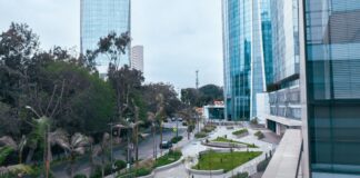 URBANOVA: Implementa zona de retail y food hall en San Isidro
