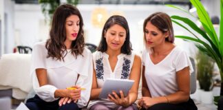 Mujeres al frente: el ascenso del liderazgo femenino en el sector empresarial y tecnológico