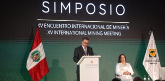 La SNMPE rinde homenaje a los expresidentes del simposio en si décimo quinta edición