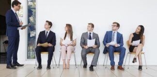 5 barreras que podrían estar obstaculizando tu recolocación laboral