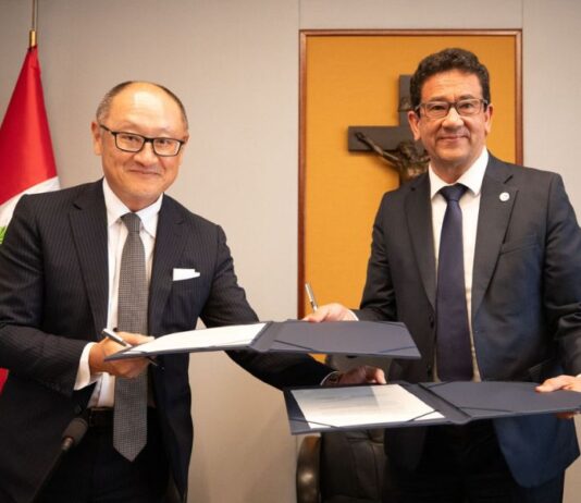 La PUCP y Toyota firman convenio para promover el hidrógeno verde en el Perú y la economía circular