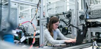 Mujeres representan solo el 30% de la fuerza laboral en tecnología en Perú