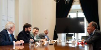 Frutas de Chile y Gabriel Boric se reúnen en busca de fortalecer la exportación