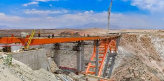 Puente de la autopista Arequipa – La Joya en la etapa final