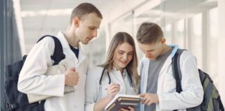 Universidades peruanas impulsan la excelencia en la formación médica