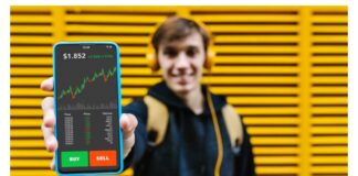Más jóvenes y adultos mayores confían en las plataformas digitales para hacer trading