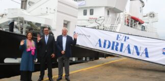 Ministro de la Producción lideró la ceremonia de nombramiento de la embarcación pesquera «Adriana” y destacó la apuesta por la modernización y sostenibilidad del país