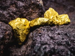 El oro cierra a la baja mientras el mercado aguarda señales del discurso de Powell en Jackson Hole