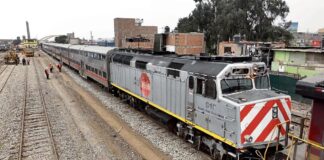 Conflicto por el tren Lima-Chosica: denuncias, presiones y millones en juego