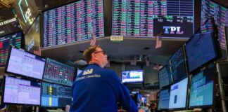 S&P 500 supera los 6,600 puntos mientras el oro rompe máximos y Tesla repunta