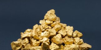 El oro retrocede tras máximos históricos y enfrenta resistencia técnica en torno a los 3.800 dólares