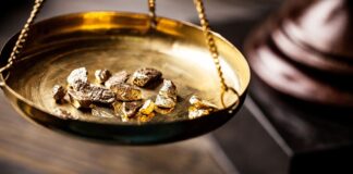 Oro concluye sesión con fuerte alza y rompe por primera vez la barrera de los US$ 4.300
