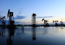 El precio del petróleo cae a niveles cercanos a su mínimo anual ante expectativas de acuerdo en Ucrania