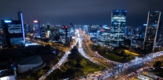 Consumo y nuevos inversionistas impulsan economía peruana, pero el reto fiscal sigue