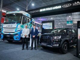 JAC Motors presentó su portafolio integral de autos y camiones en Perú Cargo Week, en línea con su estrategia de expansión One JAC en el país