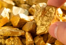 Oro rompe nuevo récord y supera los 5.500 dólares oro