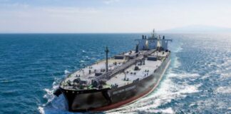 Un tanquero vinculado a Vitol y Trafigura descarga crudo venezolano en el Caribe