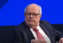 Julio Velarde en Davos: Volatilidad política no afectó estabilidad macro del Perú