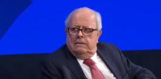 Julio Velarde en Davos: Volatilidad política no afectó estabilidad macro del Perú