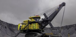 Komatsu-Mitsui marca un hito histórico en ingeniería ensamblando la pala más grande del Perú