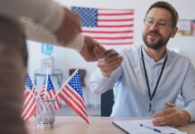 Sólido empleo sacude apuestas de recorte y eleva rendimientos en EE. UU.