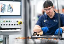 Manufactura de EE. UU. sorprende y el petróleo se desploma