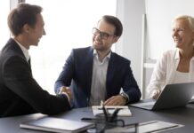 Perú enfrenta brecha de 59% en IA y el outplacement es clave para acelerar la recolocación ejecutiva