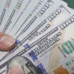 Precio del dólar retrocede al nivel de hace casi ocho años mientras la Bolsa de Lima cae por incertidumbre política