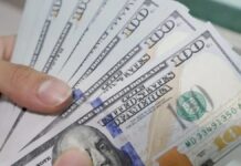 Precio del dólar retrocede al nivel de hace casi ocho años mientras la Bolsa de Lima cae por incertidumbre política