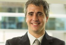 De la caja negra a la caja blanca: por qué los agentes de IA no deben ser un misterio para las compañías