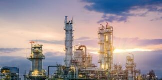 Regalías energéticas caen 23 % y encienden alerta sobre inversión en Perú