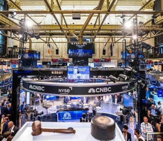 Mercados avanzan con cautela a la espera de resultados clave de Nvidia