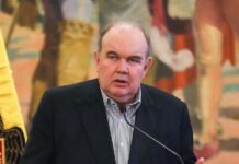 López Aliaga admite fracaso del tren Lima–Chosica y promete activarlo en 2026 si llega al Gobierno