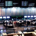 Mercados convulsionados: la Bolsa de Buenos Aires cae por quinta jornada y el riesgo país roza los 600 puntos