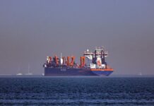 Irán exporta 2 millones de barriles de crudo a Asia vía Estrecho de Ormuz