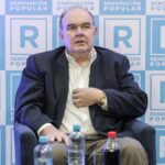 Rafael López Aliaga propone construir 18 aeropuertos internacionales con ingeniería militar y plantea iniciar en Oxapampa