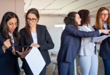 Radiografía del trabajo femenino: Informe revela que varias industrias en Chile aún no superan el 20% de participación femenina