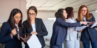 Radiografía del trabajo femenino: Informe revela que varias industrias en Chile aún no superan el 20% de participación femenina
