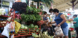Precios de alimentos en Perú podrían subir por alza del petróleo y fertilizantes ante crisis en Medio Oriente