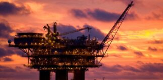 Goldman Sachs eleva previsión del petróleo para 2026: Brent subiría a US$ 85 por crisis en Ormuz