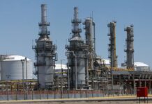 Osinergmin confirma inventarios suficientes de GLP y gasoholes pese a racionamiento de gas natural