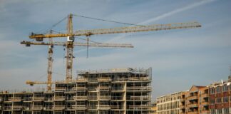 Construcción crece a doble dígito al inicio de 2026 y mejora el panorama de inversión privada